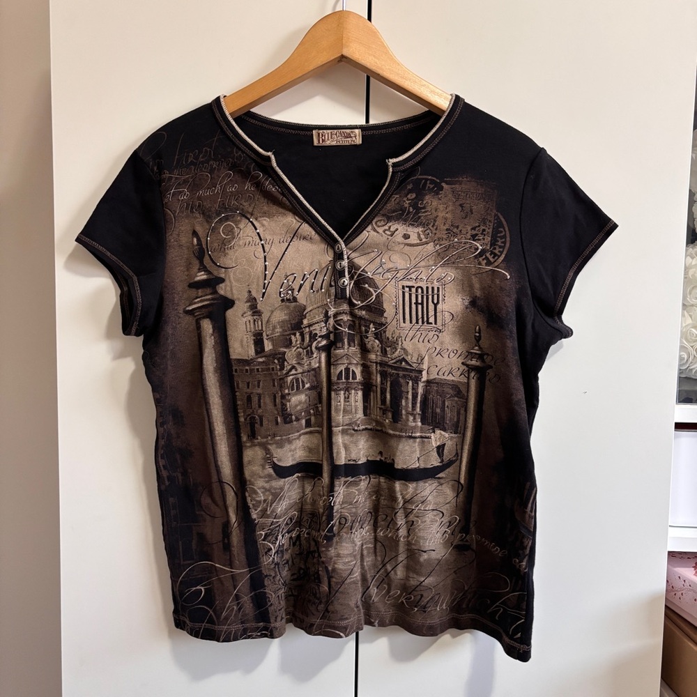 Elegant Graphic Print Women's Top